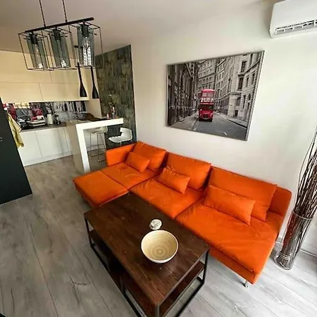 Przestronna I Jasna Kawalerka Z Balkonem Вроцлав